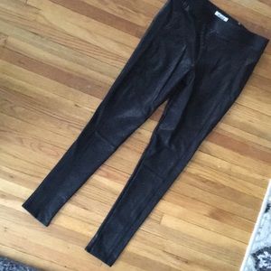 Leggings with printed background